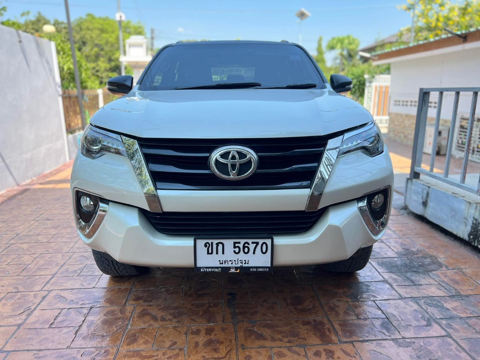 Car image 1